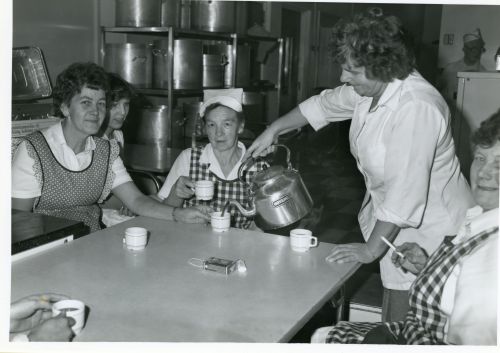 19820000-KantineBetjening-VK (2).jpg