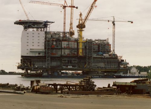 Oseberg A.1987.start hook-up.nov.JPG